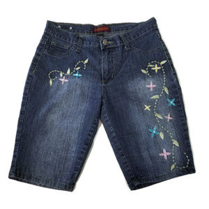 Feelings Women's Bermuda Short Size 9/10